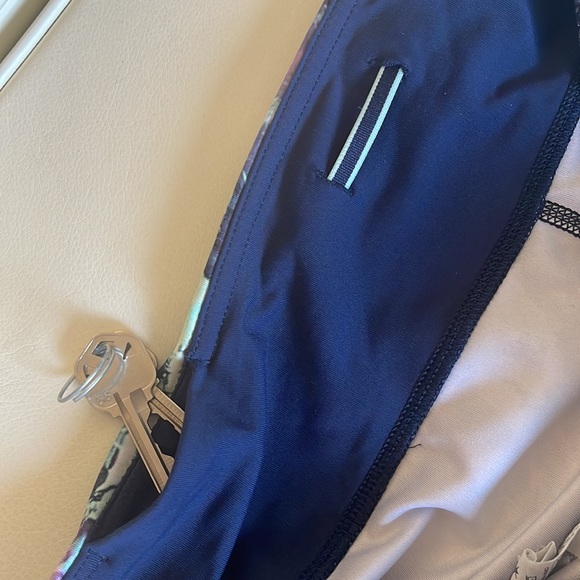 Lululemon Run Inspire Iridescent Multi Workout Active - Womens Size 8 - Picture 6 of 6